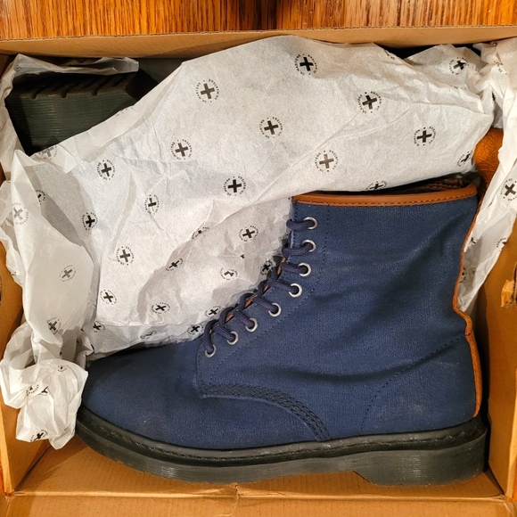 Made in Asia Doc Marten boot. - Picture 8 of 8
